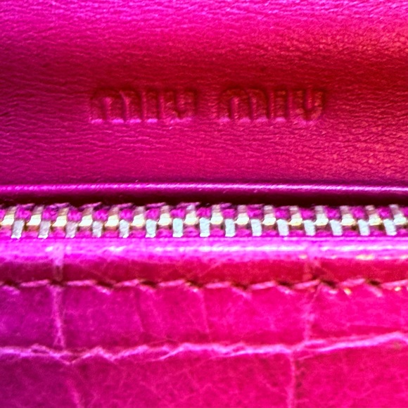 IN BOX! MIU MIU 🩷 Vibrant Pink Continental Italian Croc Leather Long Snap Wallet - Picture 6 of 14